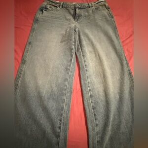 PacSun Bluemoon wash Casey Low Rise Baggy Women's Jeans
Size 30
